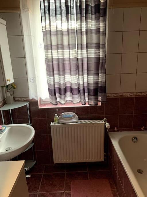 Laura Apartman Hajdúszoboszló Buitenkant foto