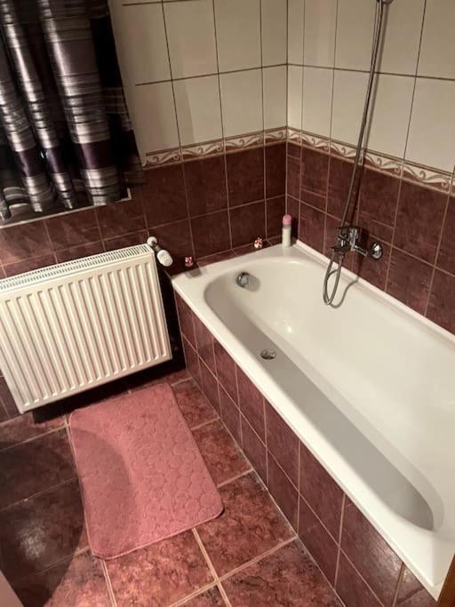 Laura Apartman Hajdúszoboszló Buitenkant foto